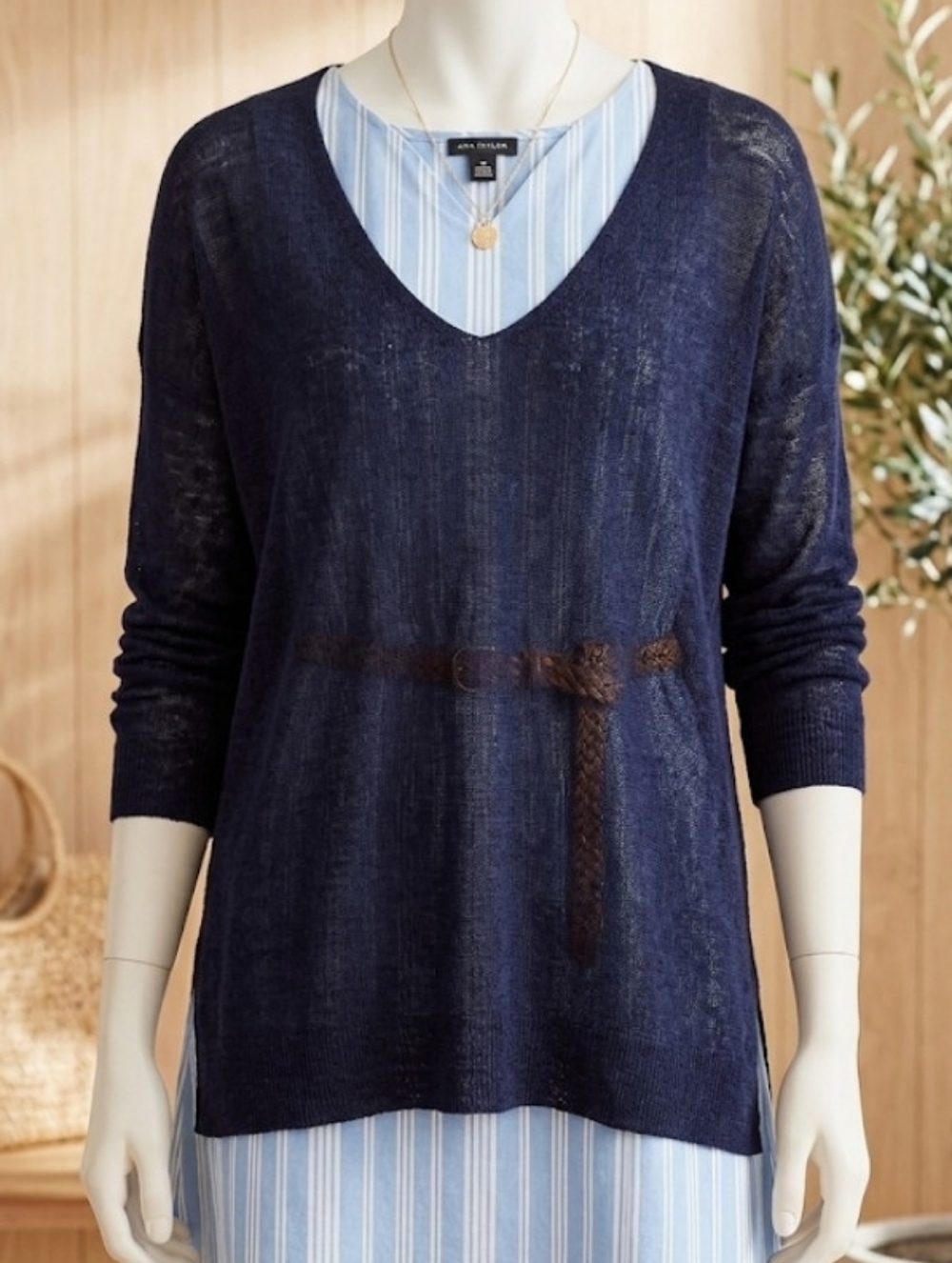 Ann Taylor Linen Blend Long Sleeve Dark Navy V-Neck Sweater (Size M)